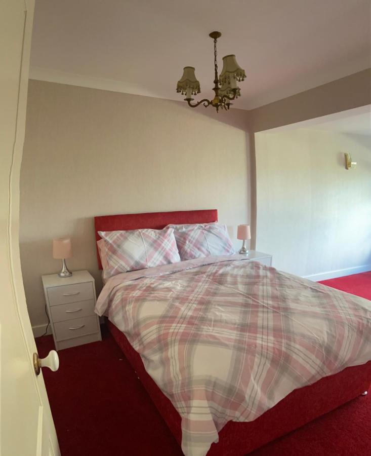 Large 4 Bedroom Home In Boston Spa Village In-Between York, Harrogate And Leeds, Sleeps 9 外观 照片