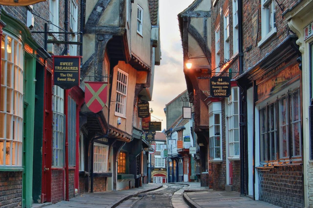 Large 4 Bedroom Home In Boston Spa Village In-Between York, Harrogate And Leeds, Sleeps 9 外观 照片
